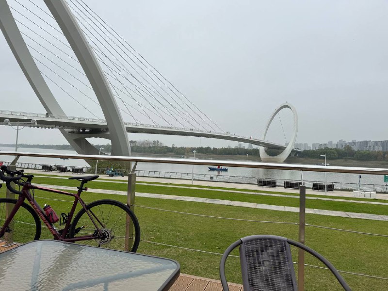 秋天一天一个景色，趁着天还不冷出来骑车